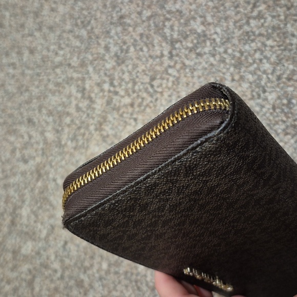 Michael Kors Large Wristlet Wallet GUC - Picture 13 of 16